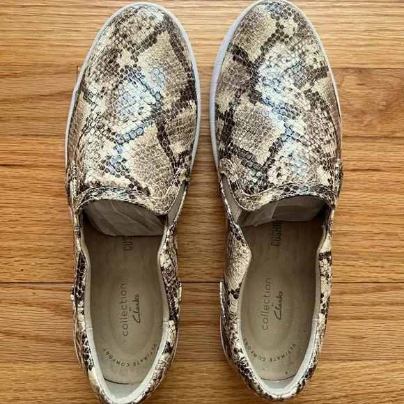 Clarks Pawley Bliss Sneaker in Taupe Snake - Picture 1 of 5